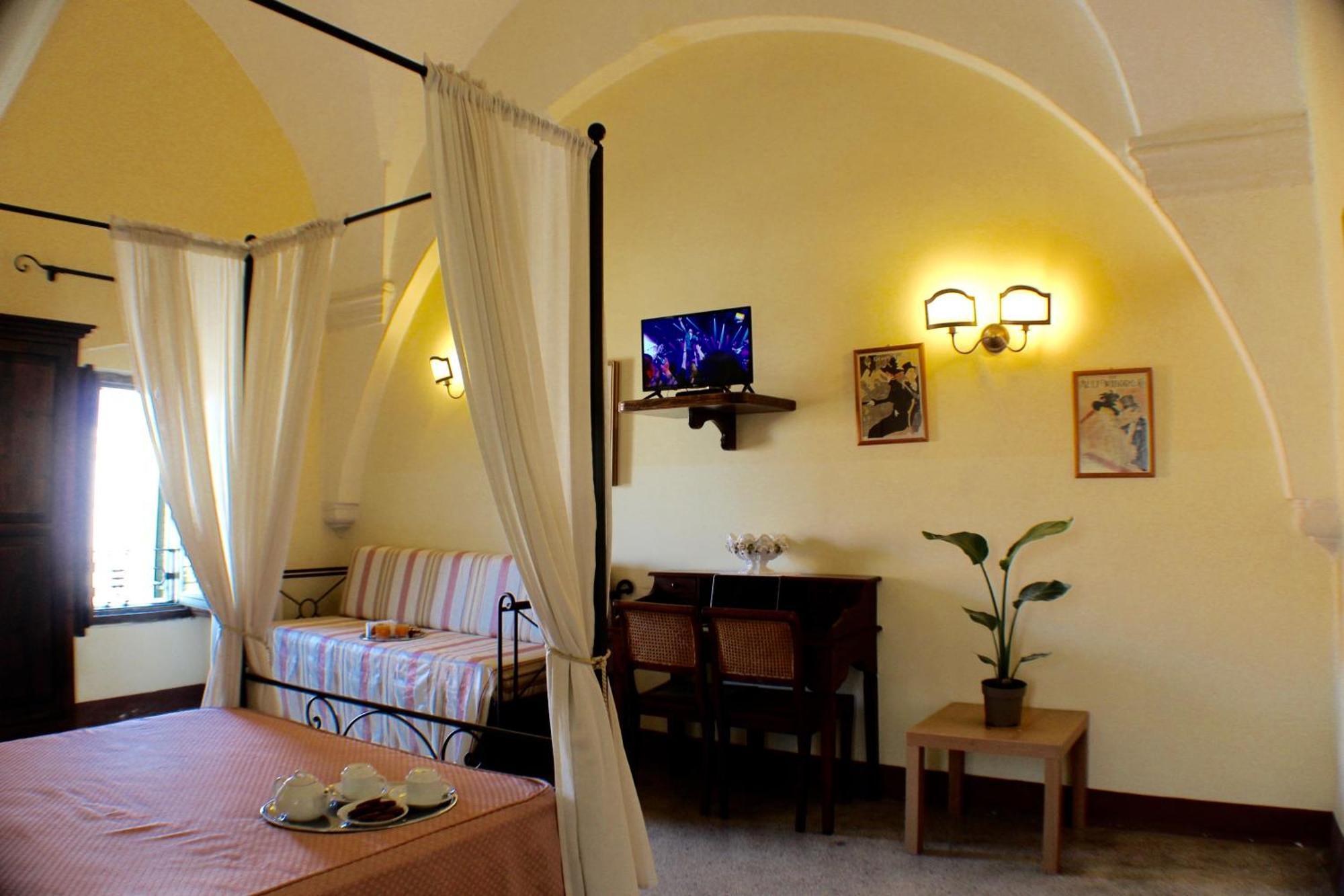 Palazzo Senape De Pace Bed & Breakfast 2*