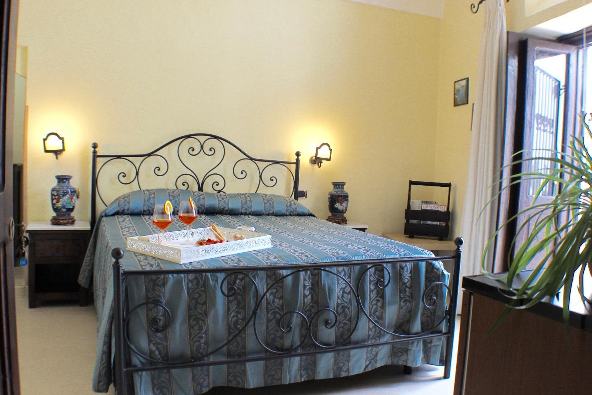 Bed & Breakfast Palazzo Senape De Pace 2*