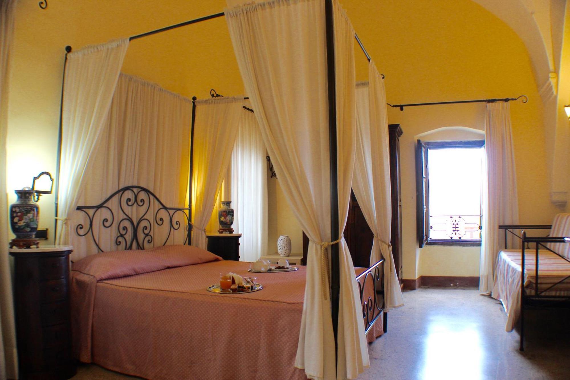 Palazzo Senape De Pace Bed & Breakfast 2*