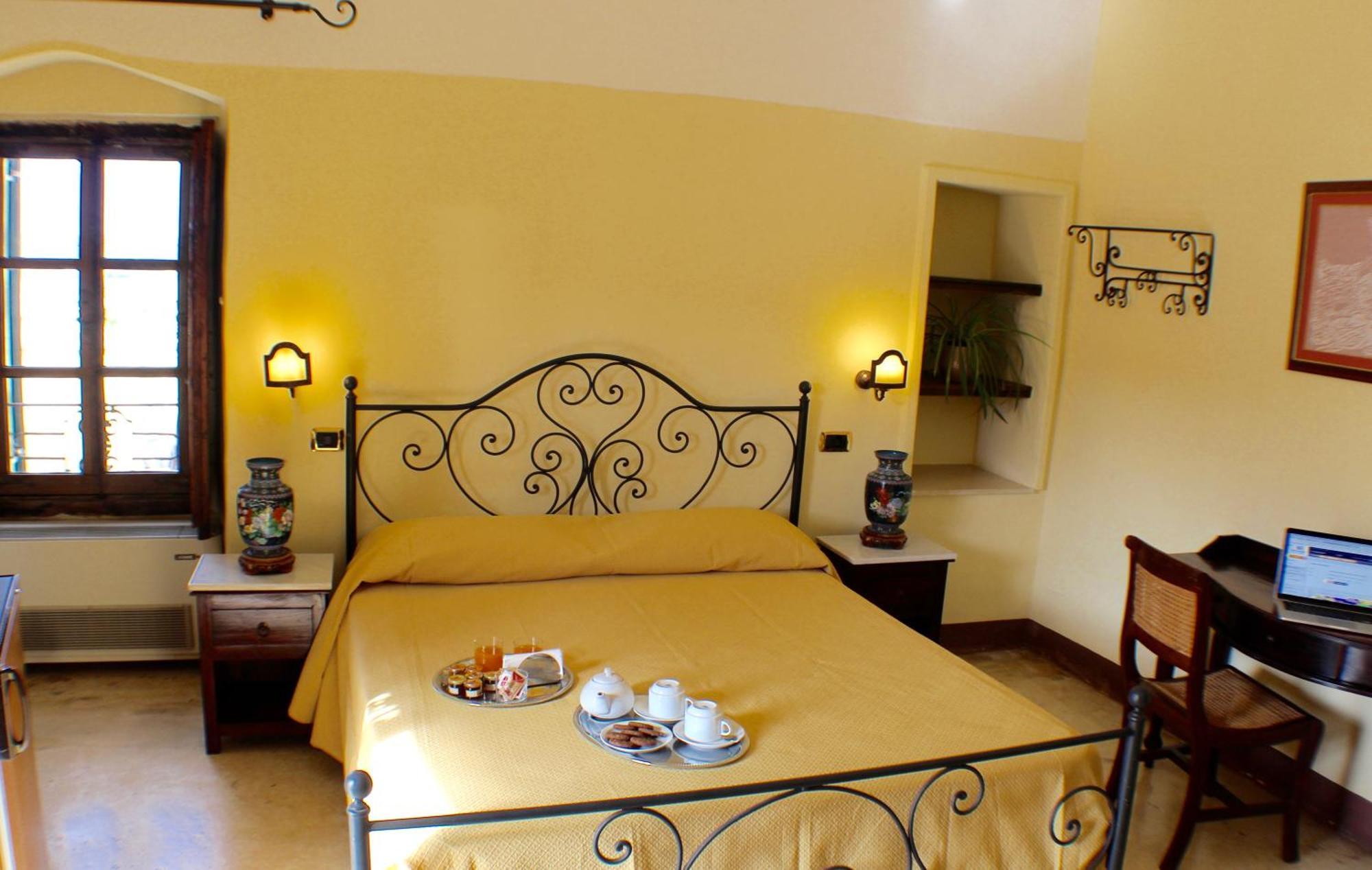 Bed & Breakfast Palazzo Senape De Pace 2*