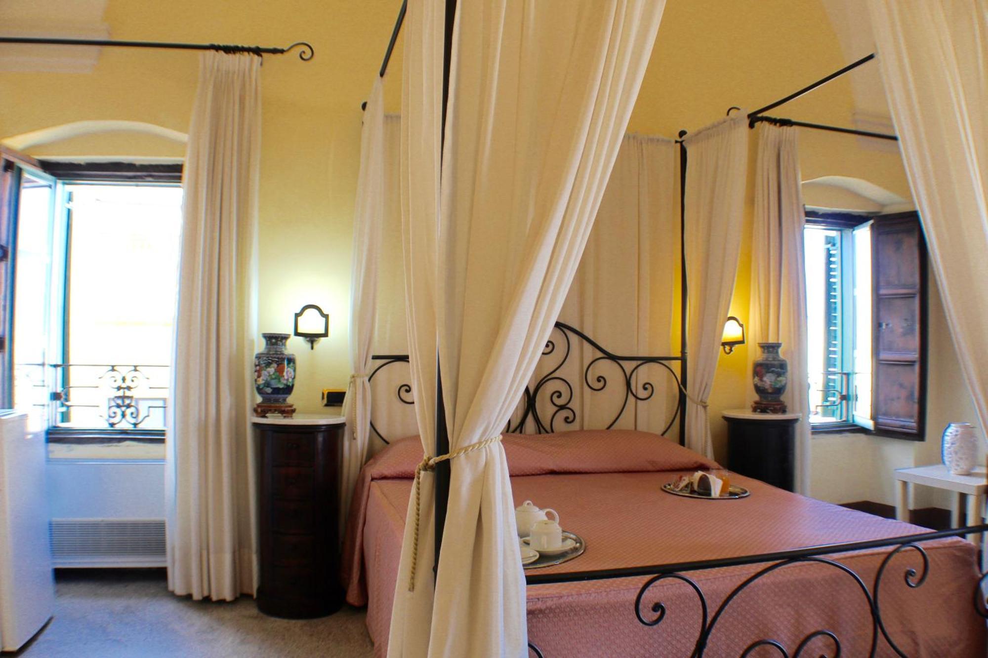 Palazzo Senape De Pace 2*