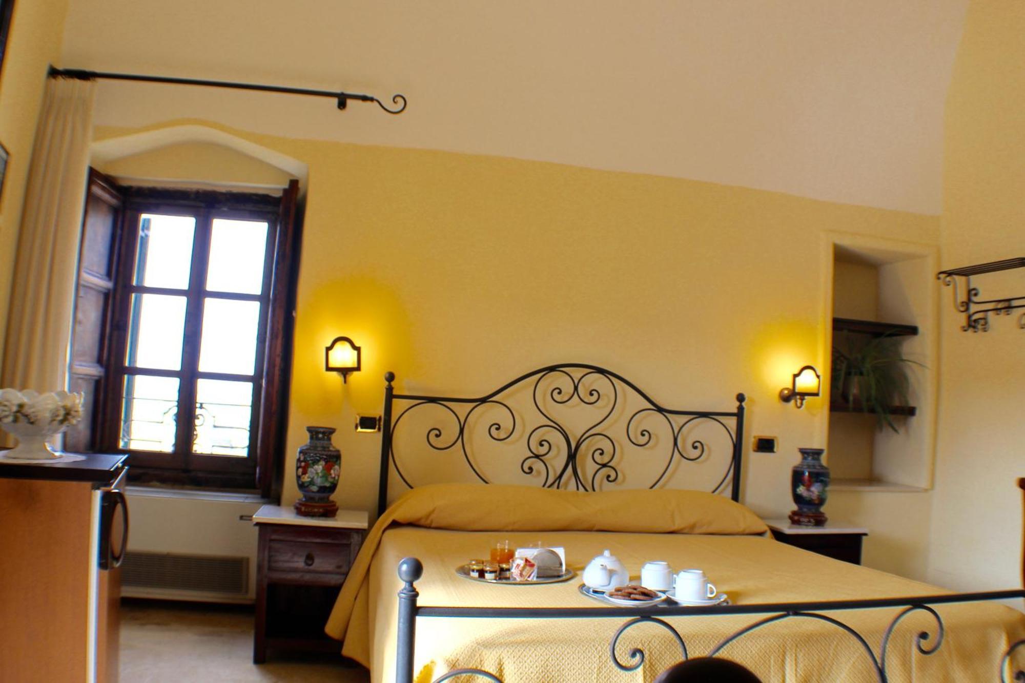 Palazzo Senape De Pace 2*